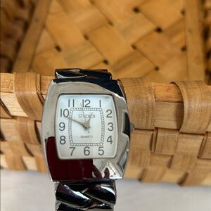 Ladies Quartz watch,square face, working battery.Excellent pre-owned cuff watch.
